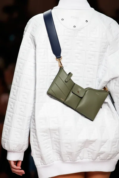 Look 17
